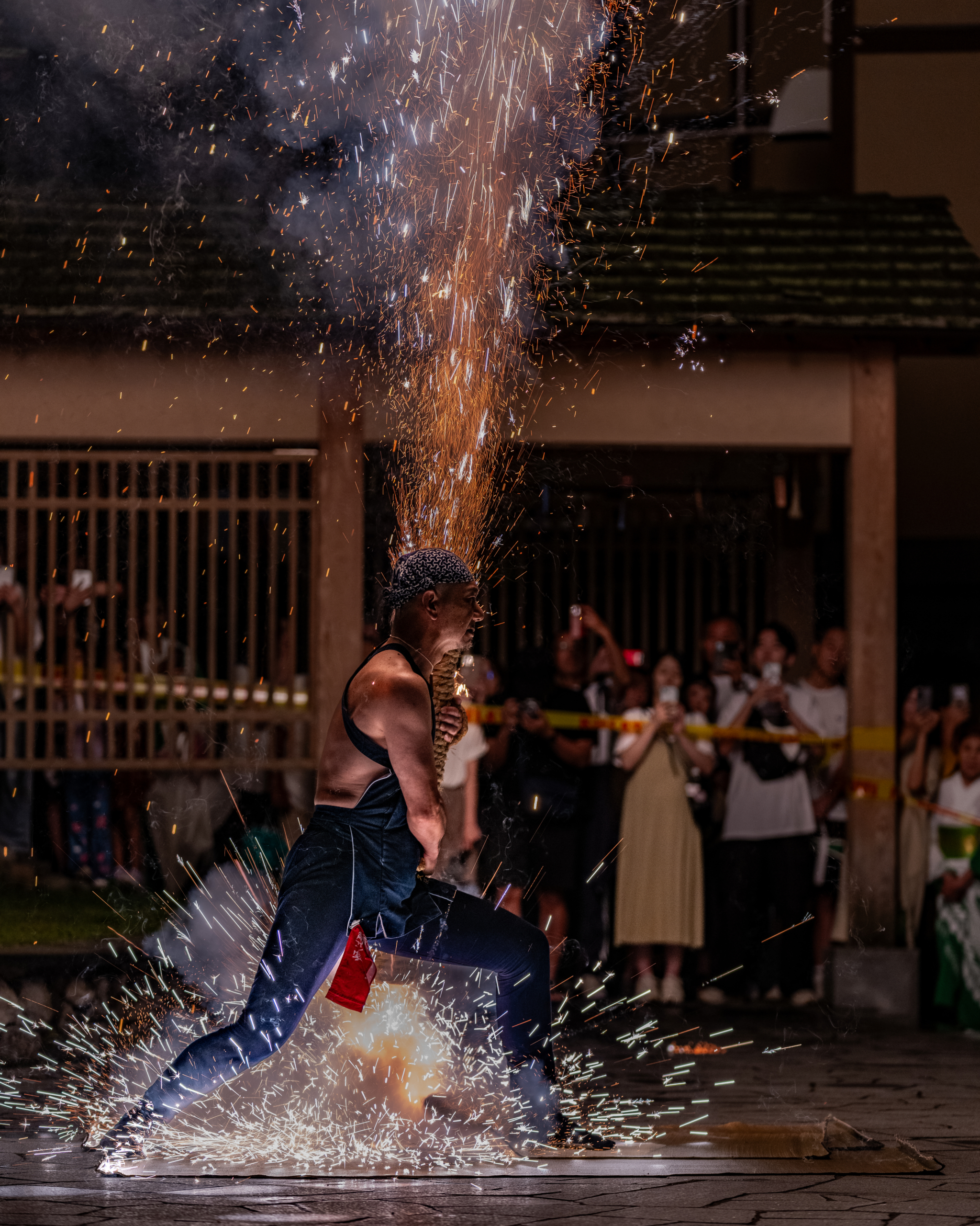 草津温泉観光協会長賞【草津に轟く炎の咆哮】（草津町：湯路広場）