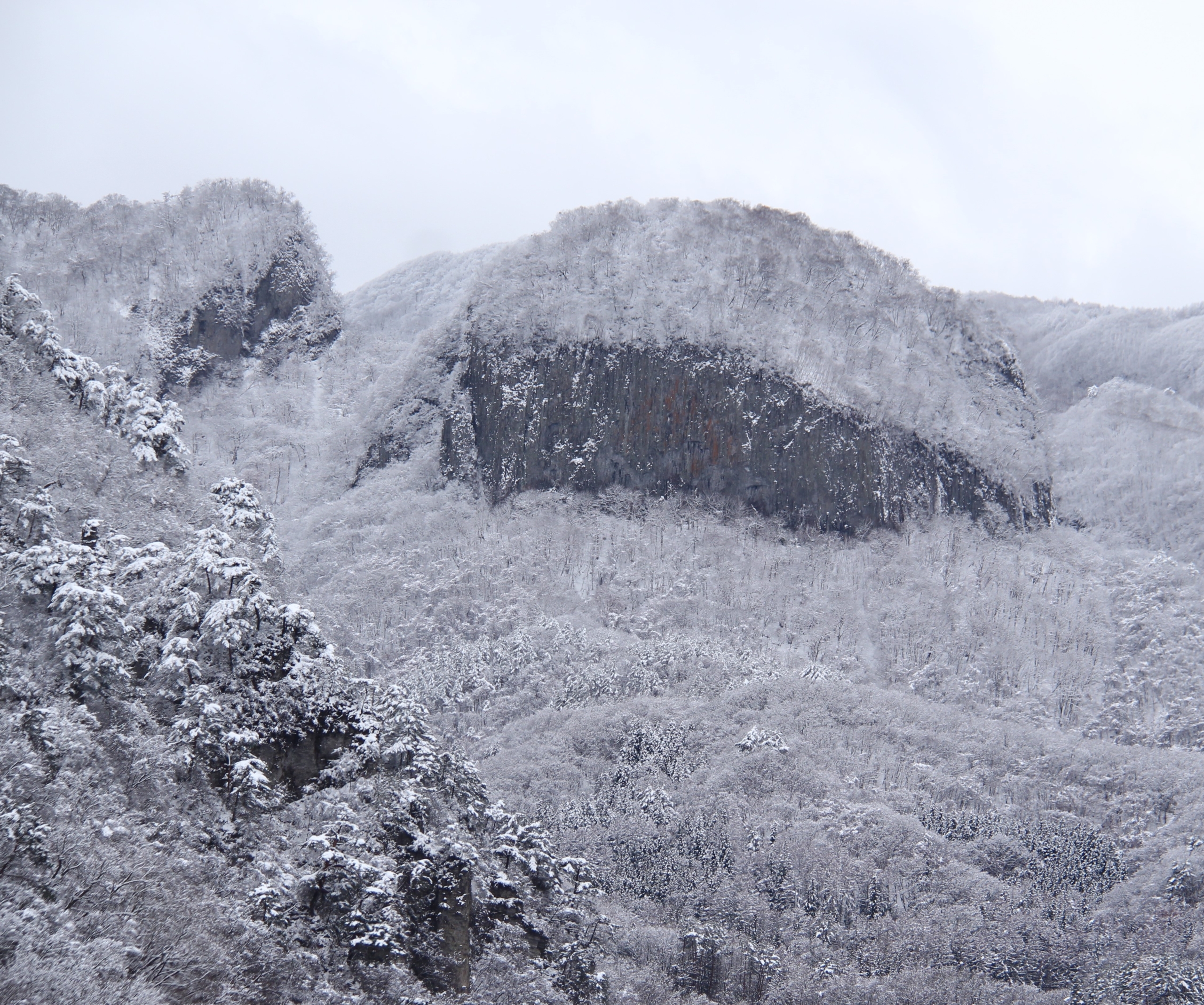長野原町観光協会長賞【冠雪の丸岩】（長野原町：林地区）