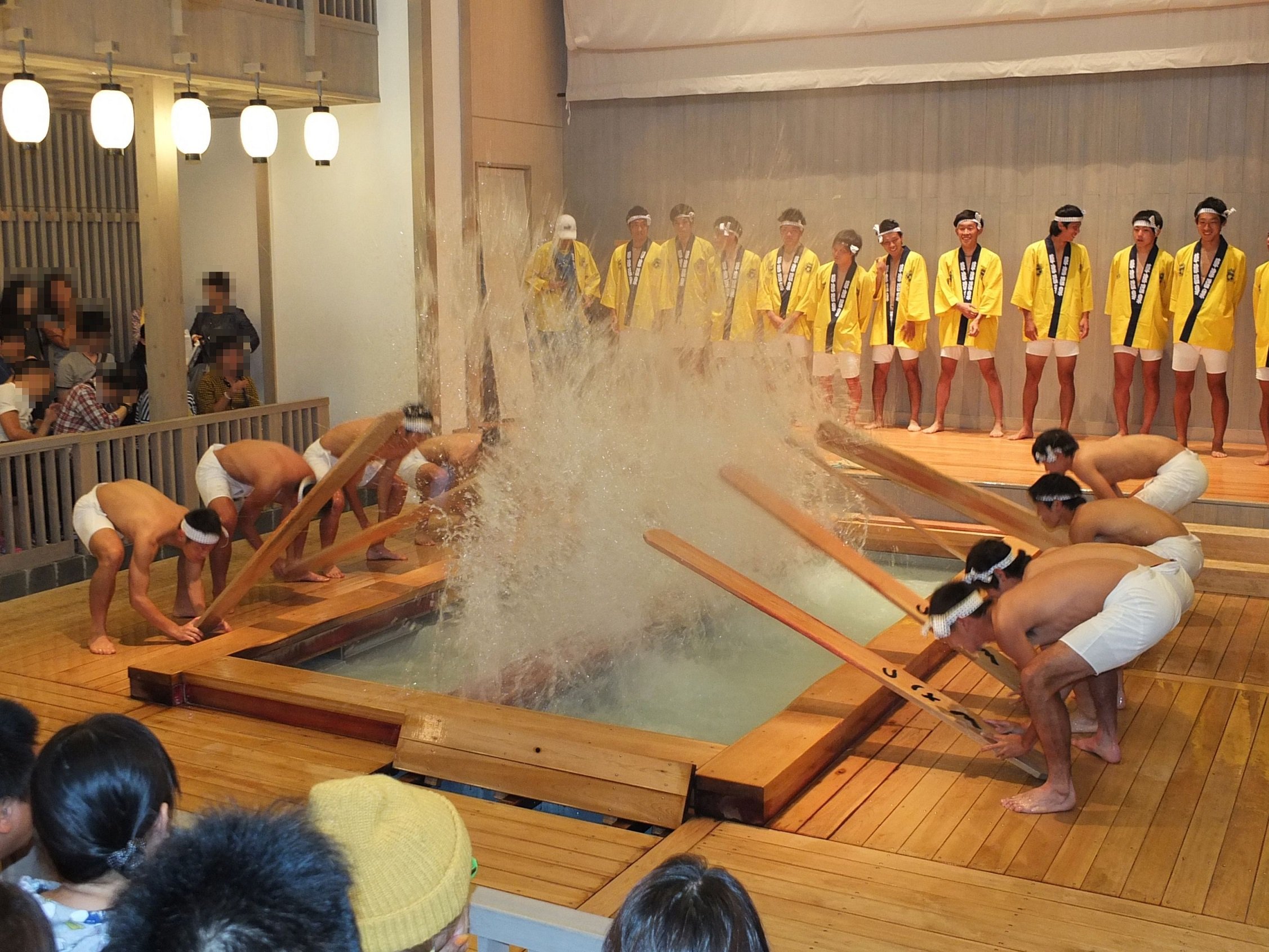 ゆもみくんショー （熱乃湯「湯もみと踊り」特別公演）